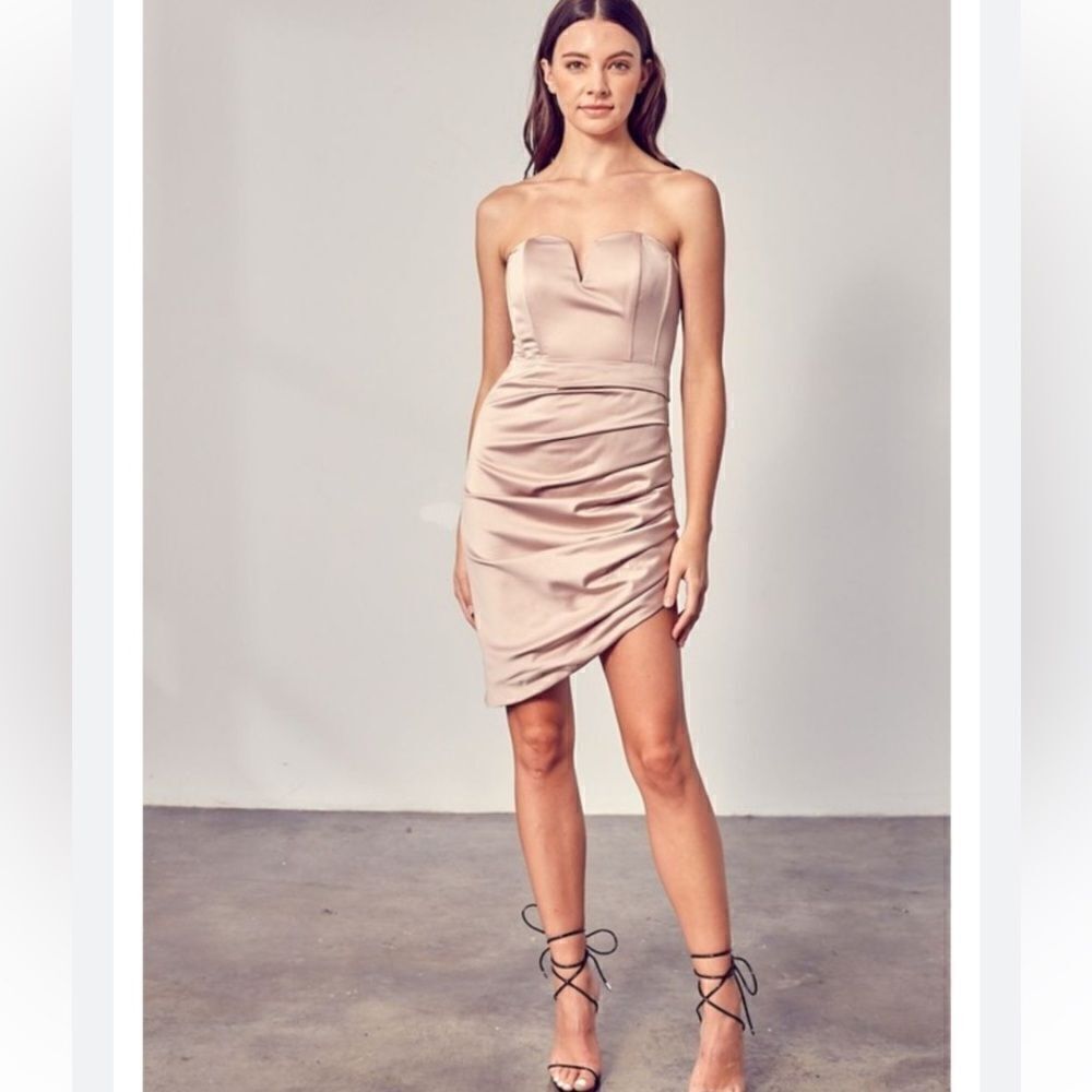 DO+BE Satiny Strapless Pleated Mini Dress Size Large